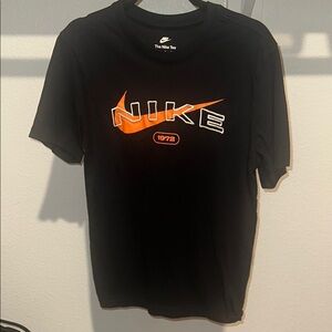 Pick 5 tee for $20

Nike Black and Orange Short Sleeve Tee